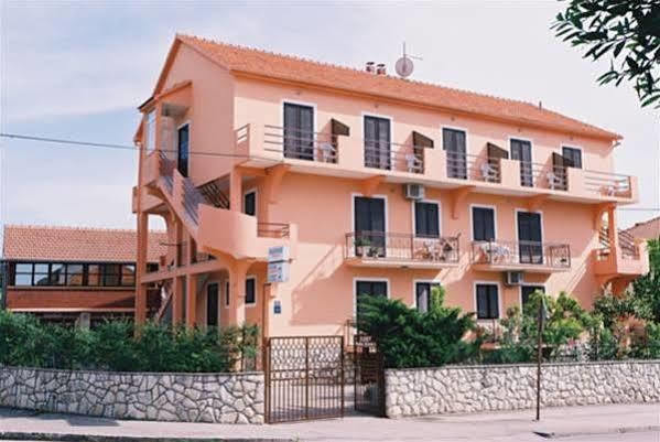 Bed and Breakfast Pansion Maria Zara Esterno foto