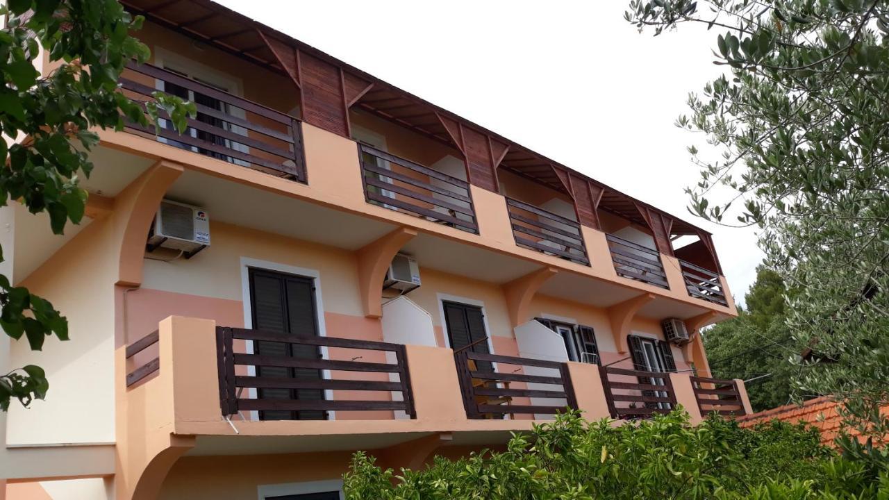 Bed and Breakfast Pansion Maria Zara Esterno foto
